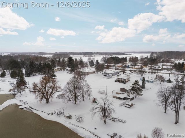 5886 S Green Avenue, Fremont, MI 49412