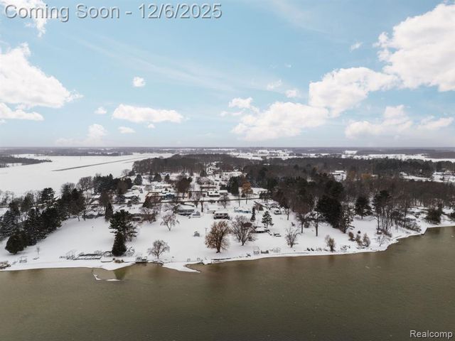 5886 S Green Avenue, Fremont, MI 49412