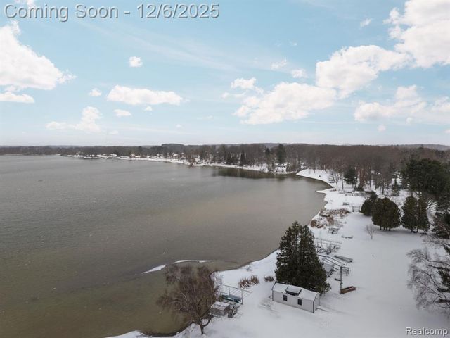 5886 S Green Avenue, Fremont, MI 49412