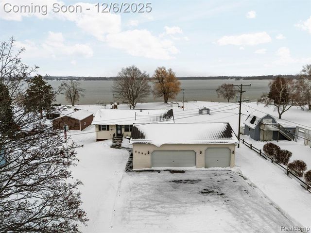 5886 S Green Avenue, Fremont, MI 49412