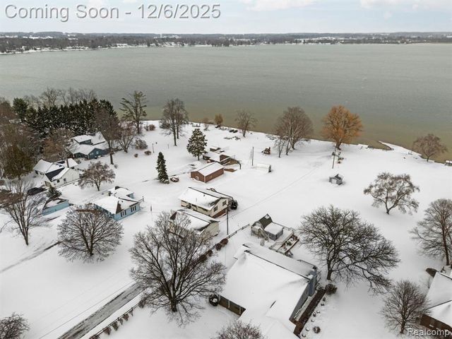 5886 S Green Avenue, Fremont, MI 49412