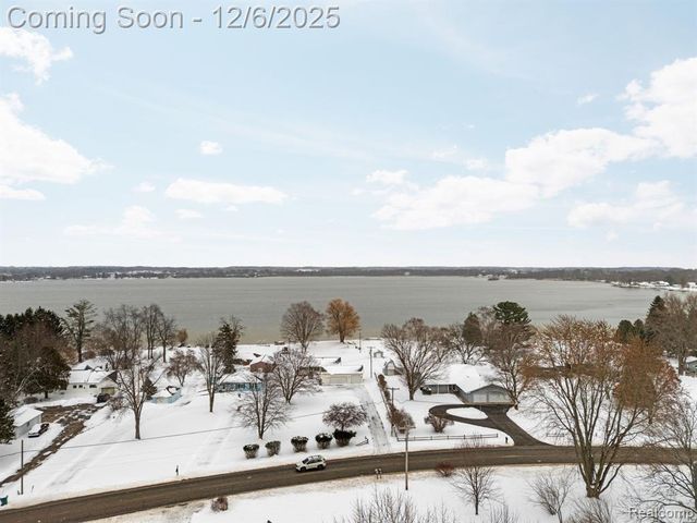 5886 S Green Avenue, Fremont, MI 49412