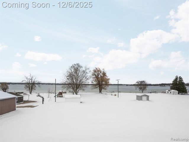 5886 S Green Avenue, Fremont, MI 49412