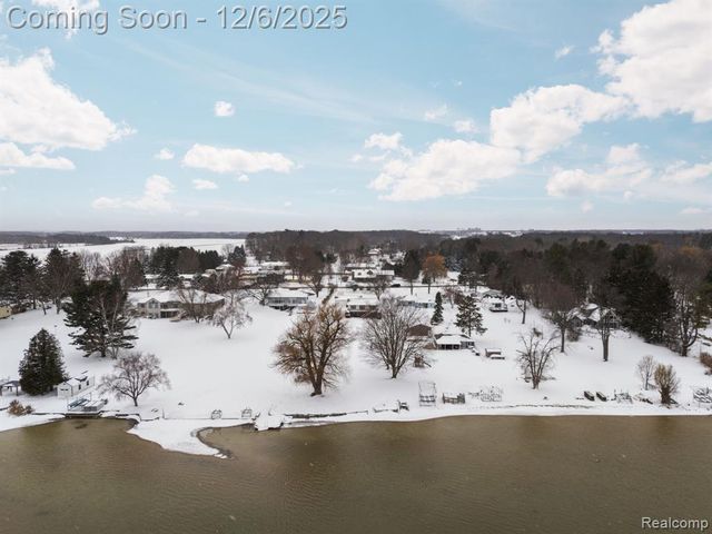 5886 S Green Avenue, Fremont, MI 49412