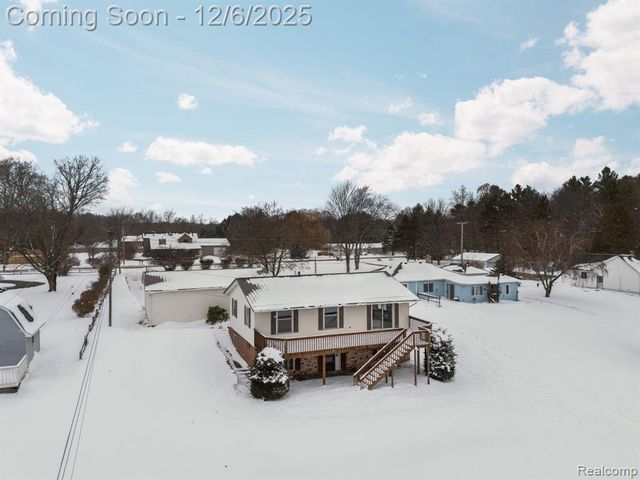 5886 S Green Avenue, Fremont, MI 49412