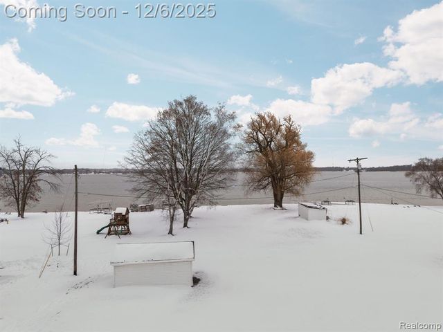 5886 S Green Avenue, Fremont, MI 49412