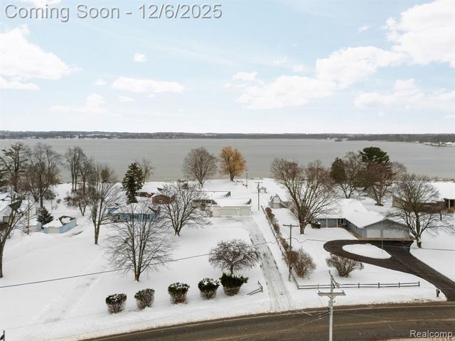 5886 S Green Avenue, Fremont, MI 49412