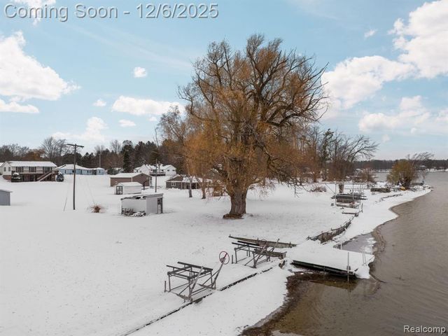 5886 S Green Avenue, Fremont, MI 49412