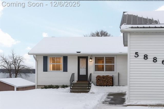 5886 S Green Avenue, Fremont, MI 49412