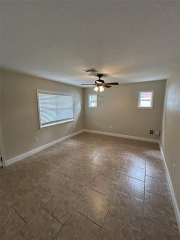 119 W 10TH AVENUE, Mount Dora, FL 32757