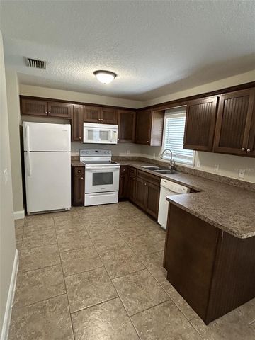 119 W 10TH AVENUE, Mount Dora, FL 32757