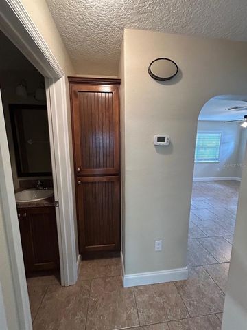 119 W 10TH AVENUE, Mount Dora, FL 32757