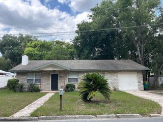 119 W 10TH AVENUE, Mount Dora, FL 32757