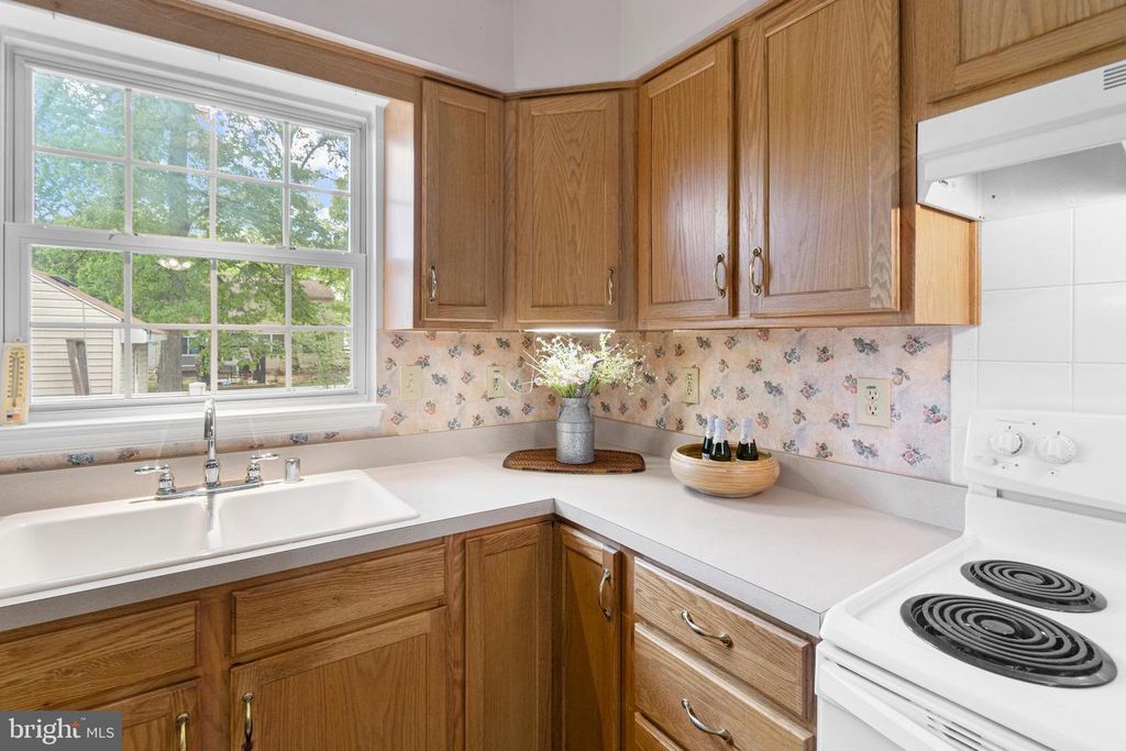 Image 14 of property listing at 635 DAVOL RD, Stevensville, MD 21666