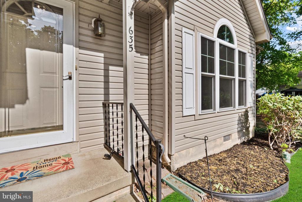 Image 6 of property listing at 635 DAVOL RD, Stevensville, MD 21666