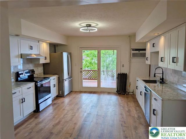 221 East Bertsch Street, Lansford, PA 18232