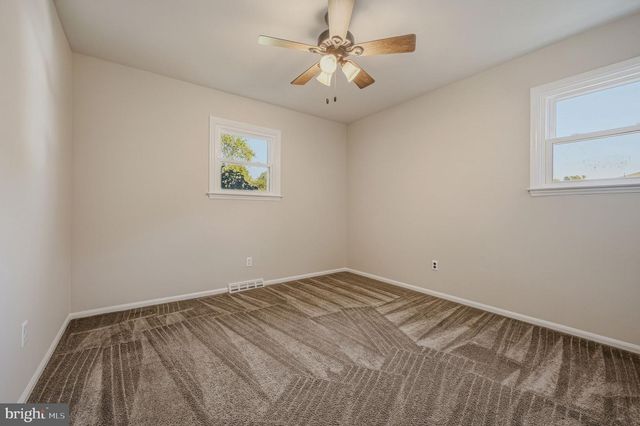 13 CORNWALL DR, Newark, DE 19711