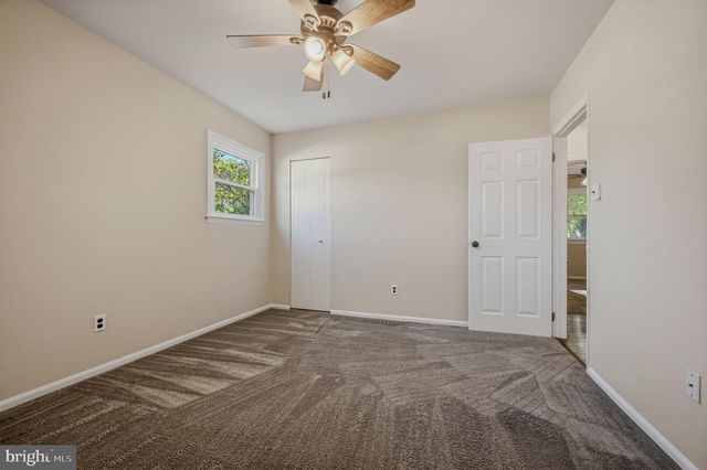 13 CORNWALL DR, Newark, DE 19711