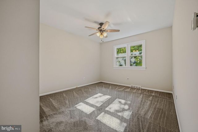 13 CORNWALL DR, Newark, DE 19711