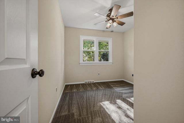 13 CORNWALL DR, Newark, DE 19711