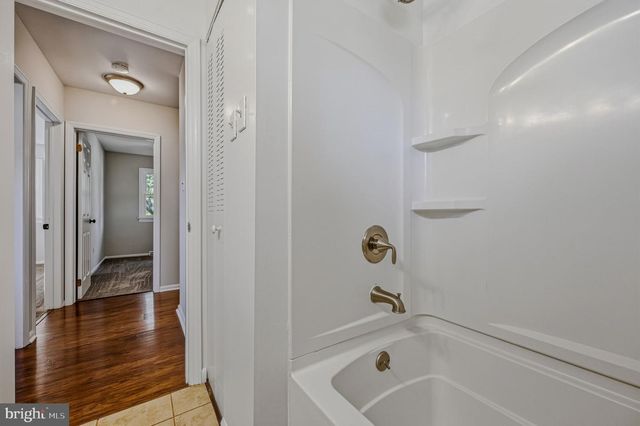 13 CORNWALL DR, Newark, DE 19711