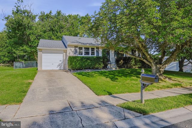 13 CORNWALL DR, Newark, DE 19711