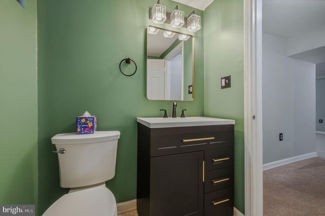 13 CORNWALL DR, Newark, DE 19711