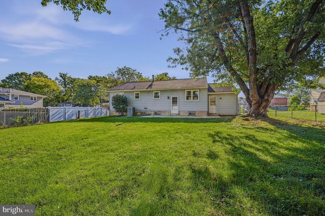 13 CORNWALL DR, Newark, DE 19711