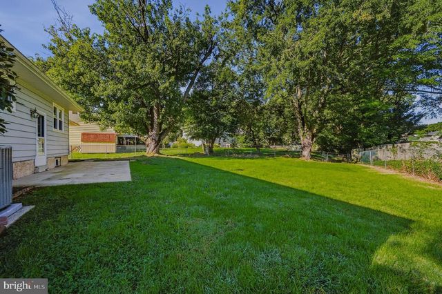 13 CORNWALL DR, Newark, DE 19711
