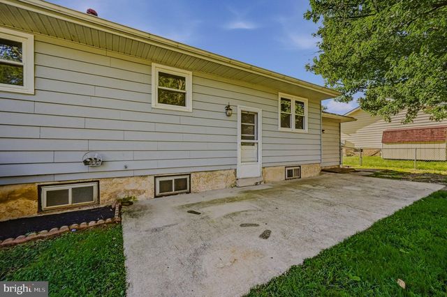 13 CORNWALL DR, Newark, DE 19711