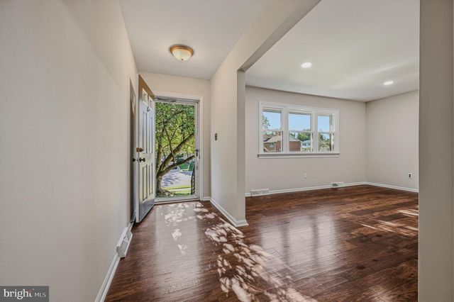 13 CORNWALL DR, Newark, DE 19711