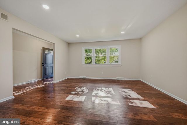 13 CORNWALL DR, Newark, DE 19711