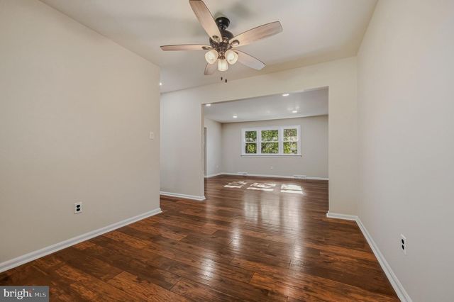 13 CORNWALL DR, Newark, DE 19711