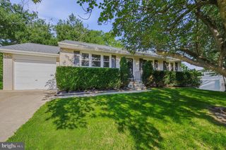 13 CORNWALL DR, Newark, DE 19711