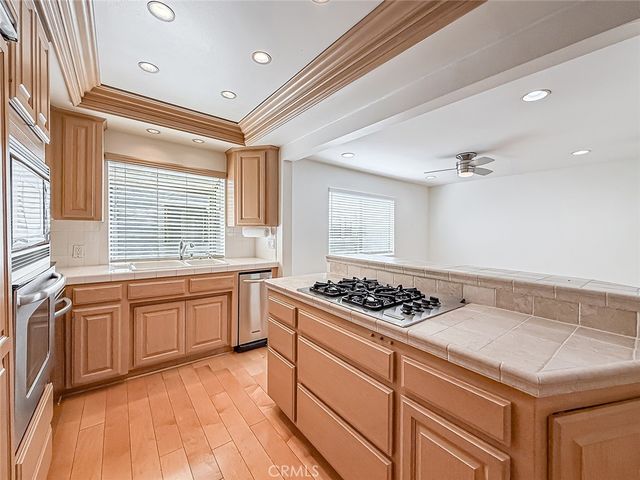 18100 Burbank Boulevard 24, Tarzana, CA 91356