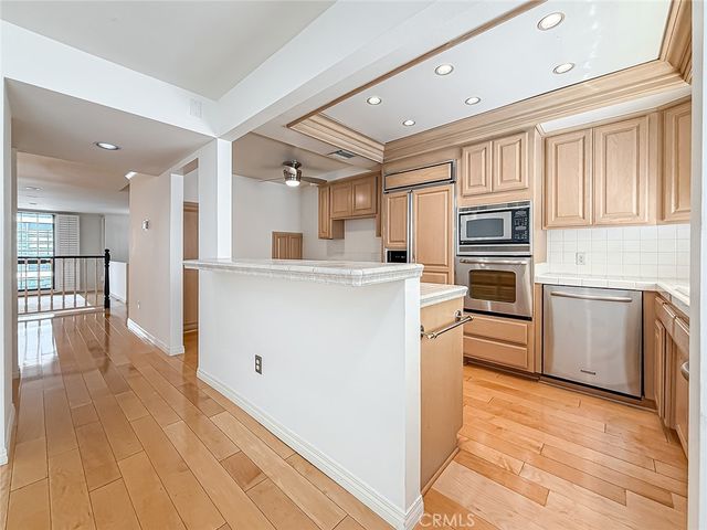 18100 Burbank Boulevard 24, Tarzana, CA 91356