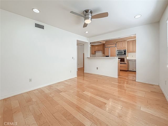 18100 Burbank Boulevard 24, Tarzana, CA 91356