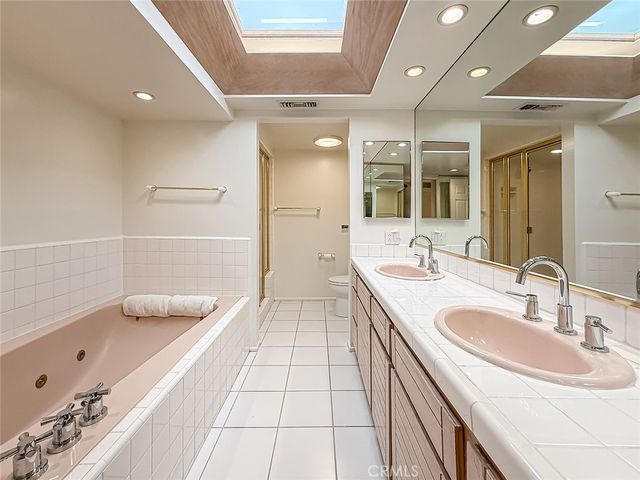 18100 Burbank Boulevard 24, Tarzana, CA 91356