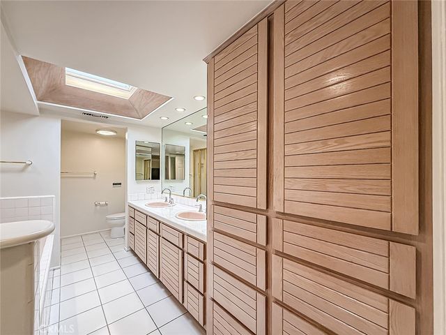 18100 Burbank Boulevard 24, Tarzana, CA 91356