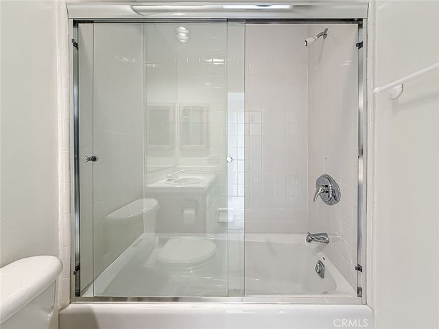 18100 Burbank Boulevard 24, Tarzana, CA 91356