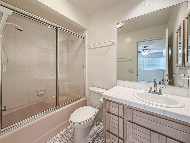 18100 Burbank Boulevard 24, Tarzana, CA 91356