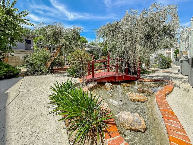 18100 Burbank Boulevard 24, Tarzana, CA 91356