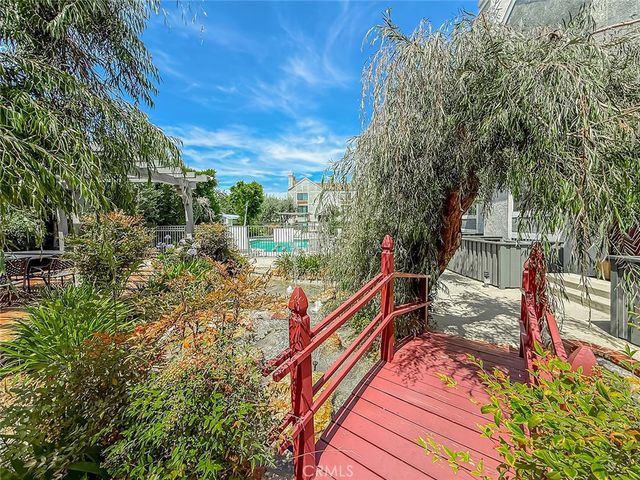 18100 Burbank Boulevard 24, Tarzana, CA 91356