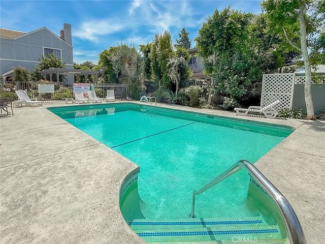 18100 Burbank Boulevard 24, Tarzana, CA 91356