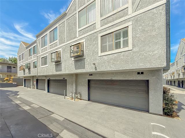18100 Burbank Boulevard 24, Tarzana, CA 91356