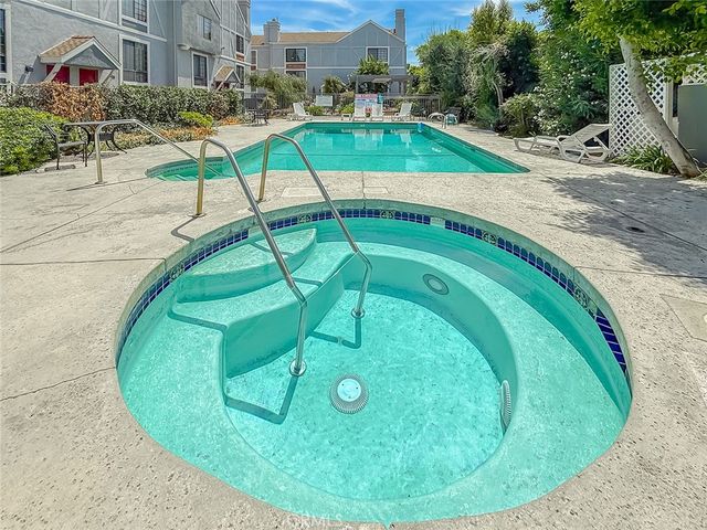 18100 Burbank Boulevard 24, Tarzana, CA 91356