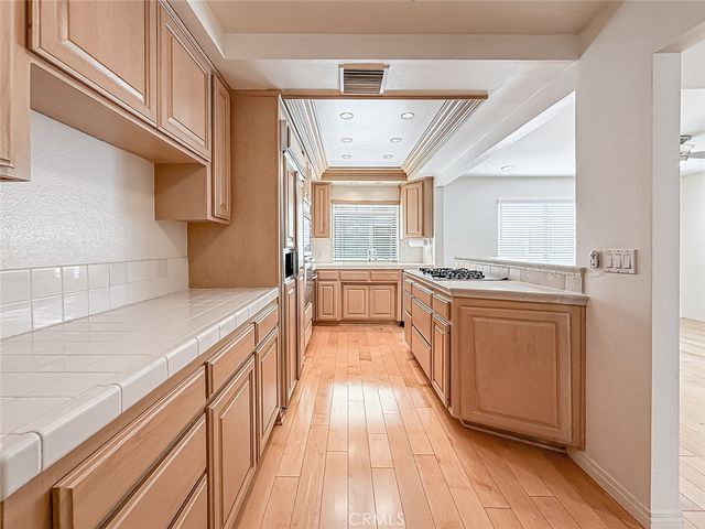 18100 Burbank Boulevard 24, Tarzana, CA 91356
