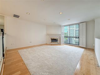 18100 Burbank Boulevard 24, Tarzana, CA 91356