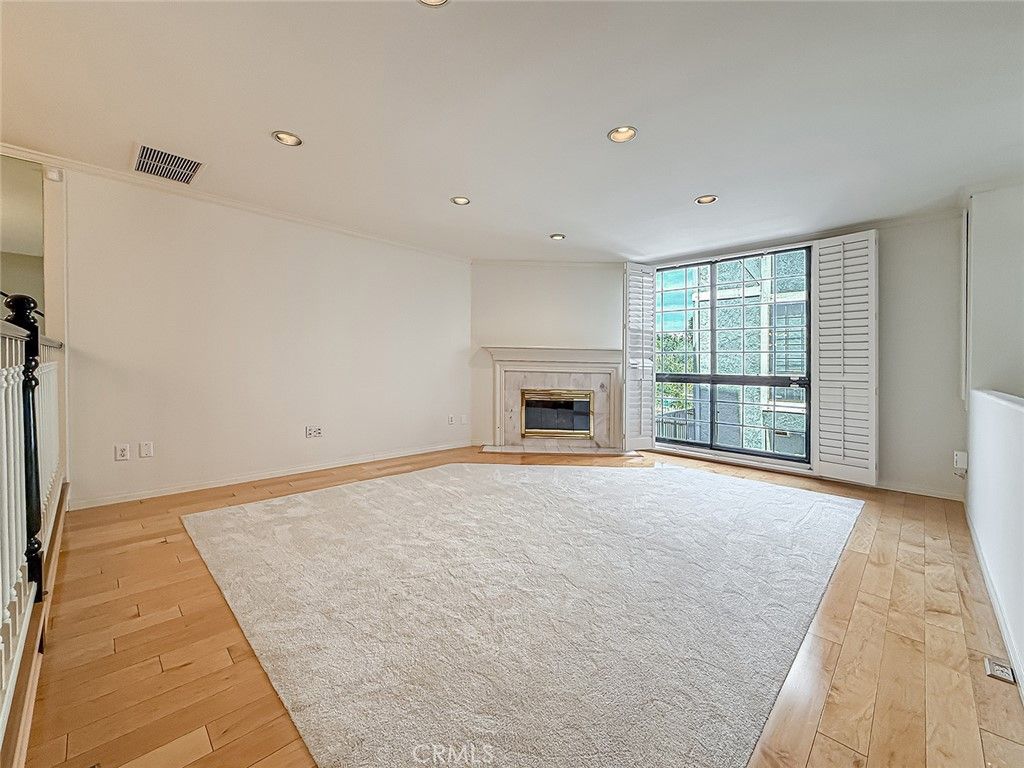 18100 Burbank Boulevard 24, Tarzana, CA 91356