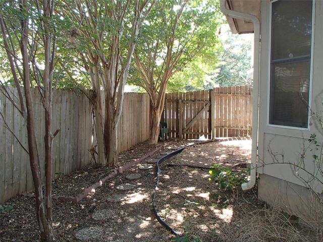 208 Juniper ST, Georgetown, TX 78626